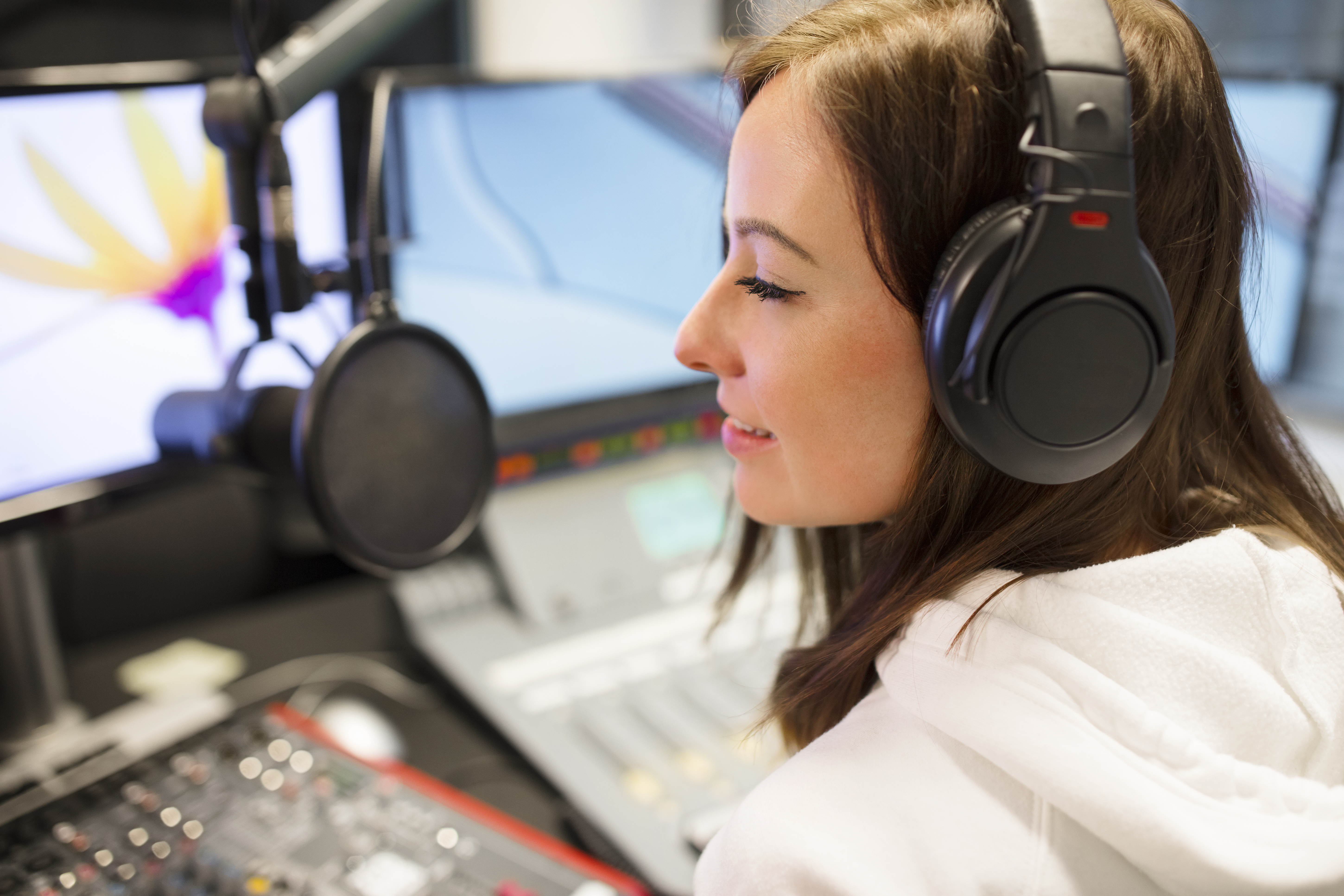 graphicstock-female-host-wearing-headphones-at-radio-studio_HAExRRTiyIZ.jpg